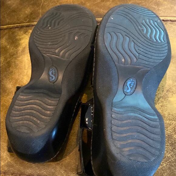 Soft Walk 8.5W patent black slip on sandals - Picture 7 of 10